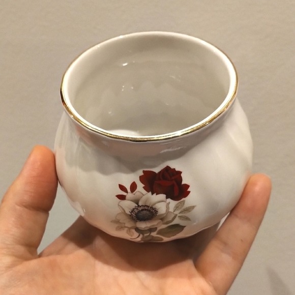 3/$30 Vintage Sadler Windsor sugar Bowl/ Vase Roses floral design 24K Gold trim - Picture 3 of 13